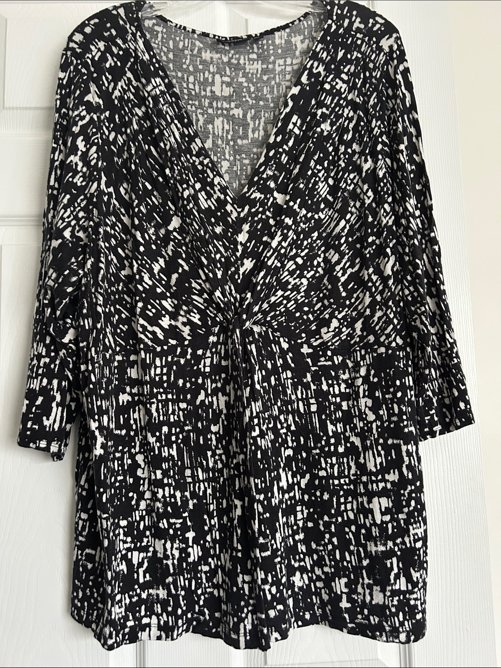 Apt. 9 Black and White V-Neck Twist-Front Tunic